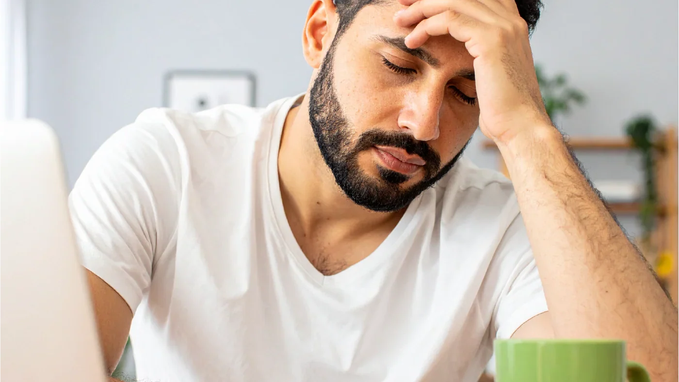 Fatigue persistante : comprendre les vraies causes pour retrouver ton énergie.